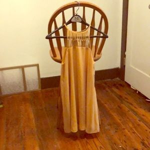 Lulu’s yellow shift dress